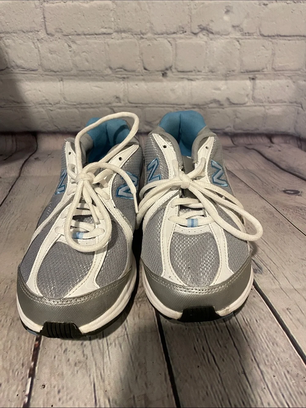 New Balance Women's Gray and Light Blue Athletic Walking Shoes sz8